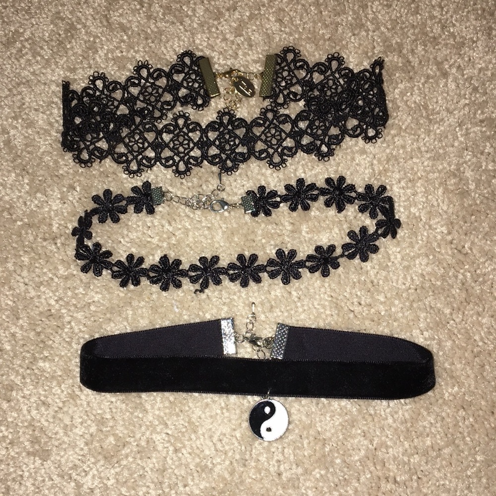 Choker trio